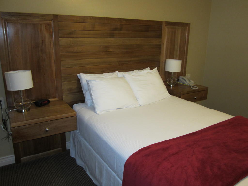 Reynolds Hotel Lillooet Bilik gambar